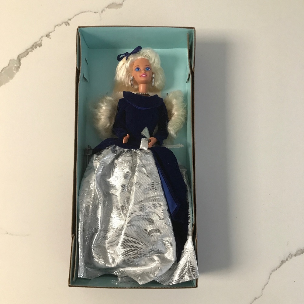 Vintage Avon Exclusive Special Ed Winter Velvet Barbie 1st in Series 1995 NIB